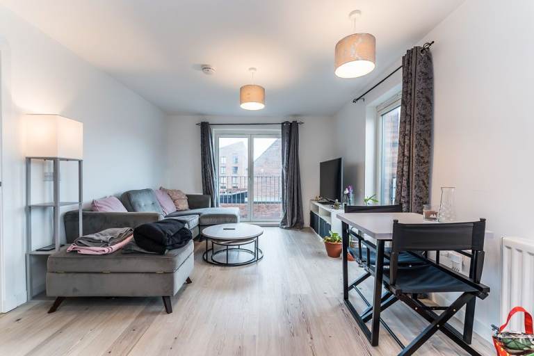 Modern, 2 bed, first‐floor apartment with private parking – unfurnished – available soon