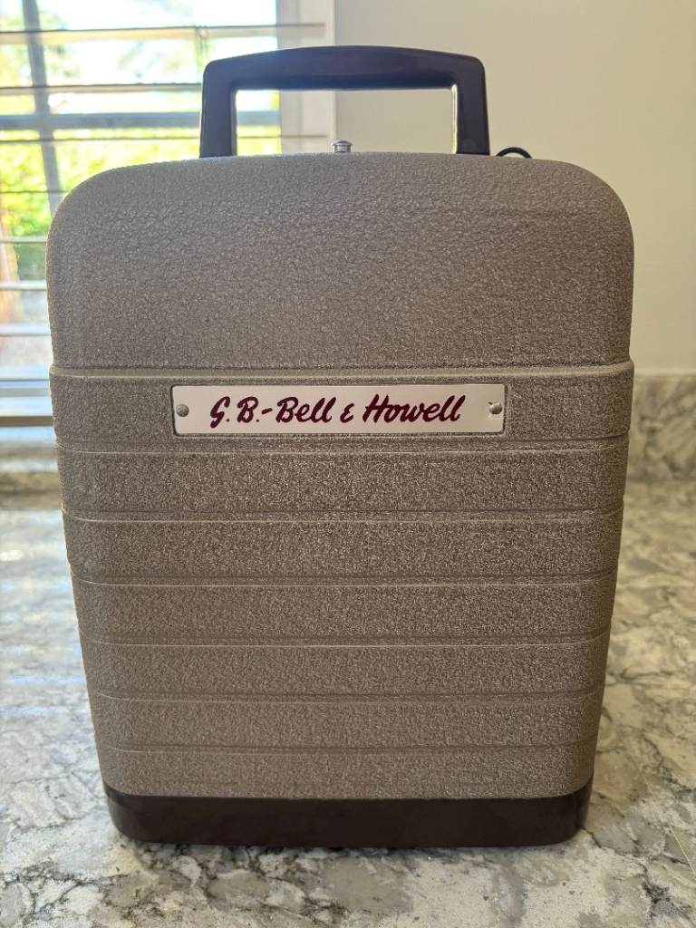 VINTAGE BELL & HOWELL 8MM FILM PROJECTOR MODEL 625 MADE IN ENGLAND 500W LAMP