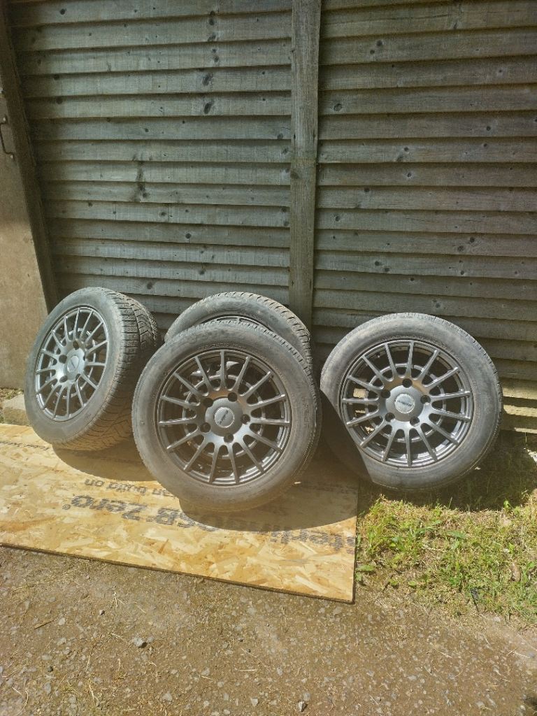 Calibre T-sport 18” wheels x 4 with tyres