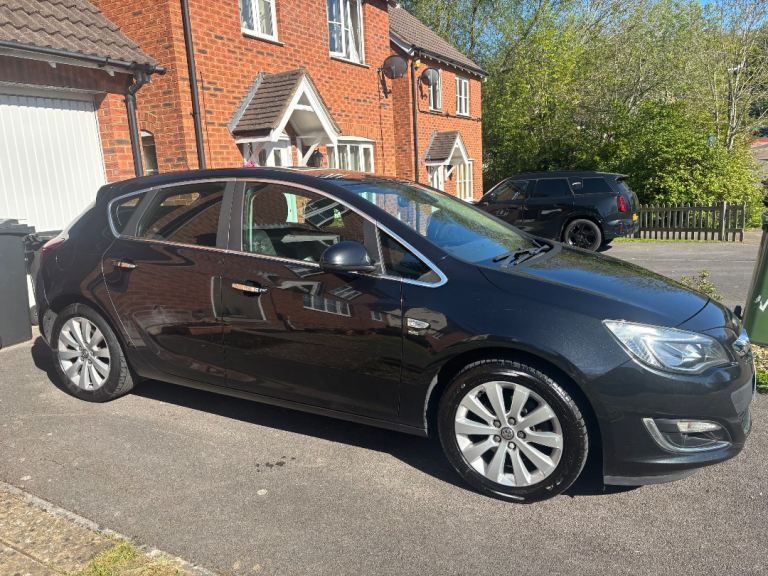Vauxhall, ASTRA, Hatchback, 2013, Manual, 1956 (cc), 5 doors