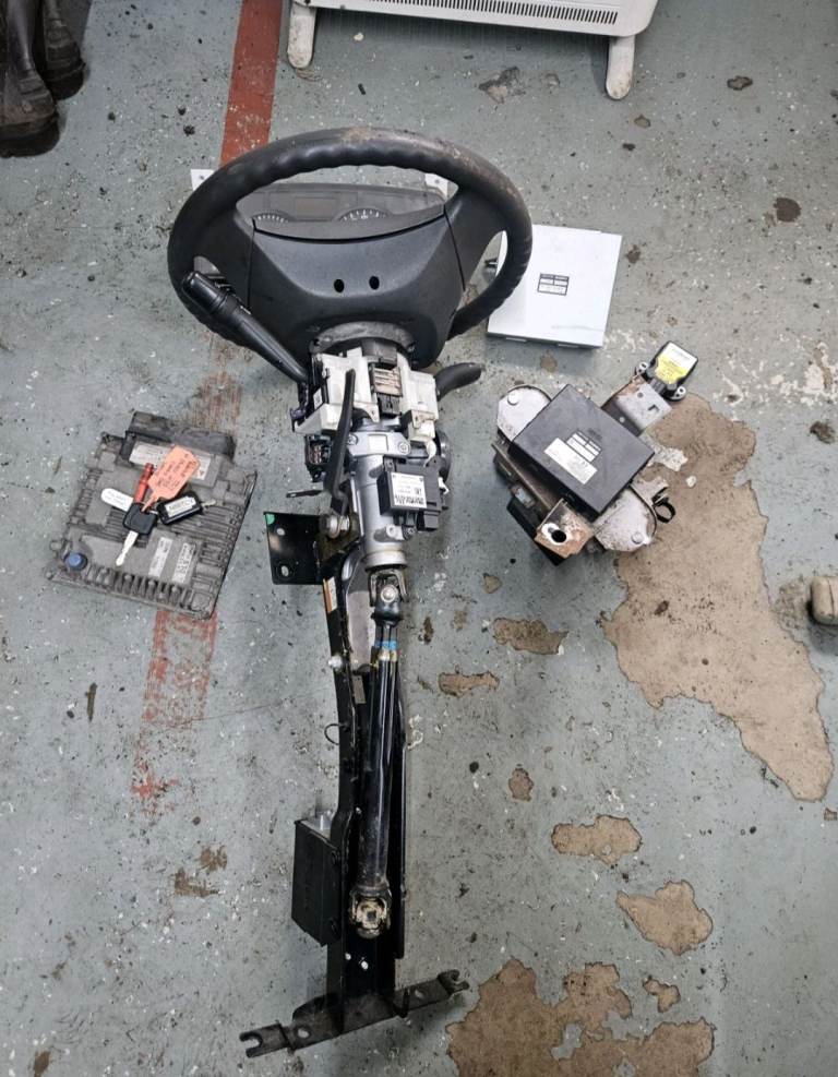 Isuzu ECU Key Kit 4HK1E6C Ignition Barrel Speedometer Forward N75 190 Engine