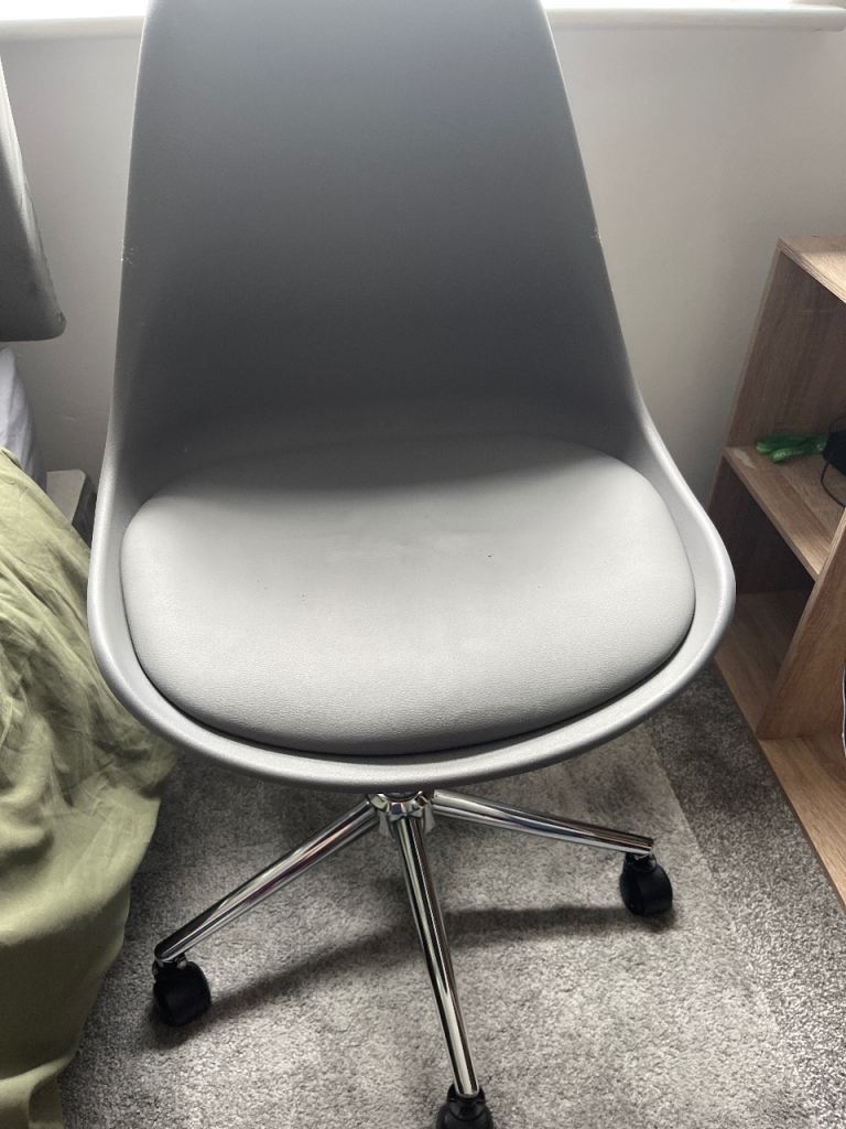 Grey Office Chair with Wheels 