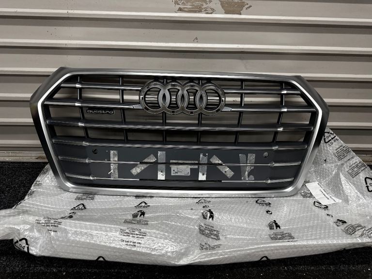 Audi Q5 S-Line (Quattro) grilles