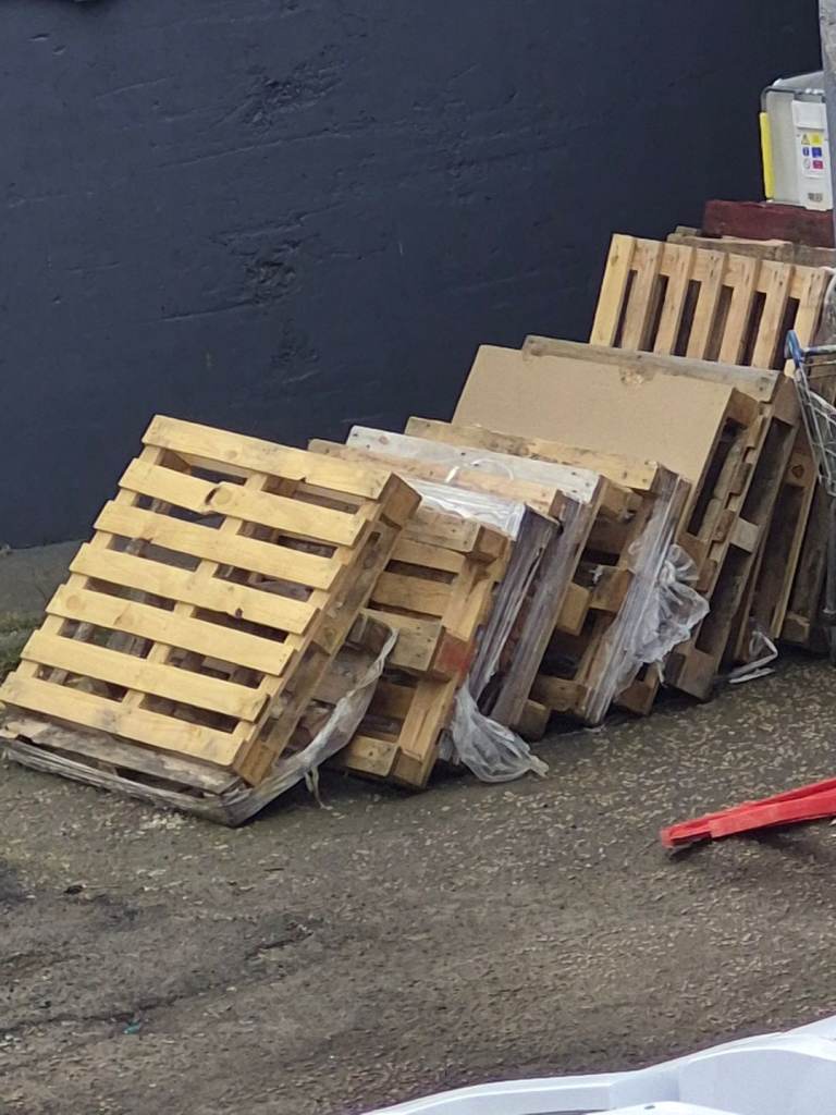 free pallets