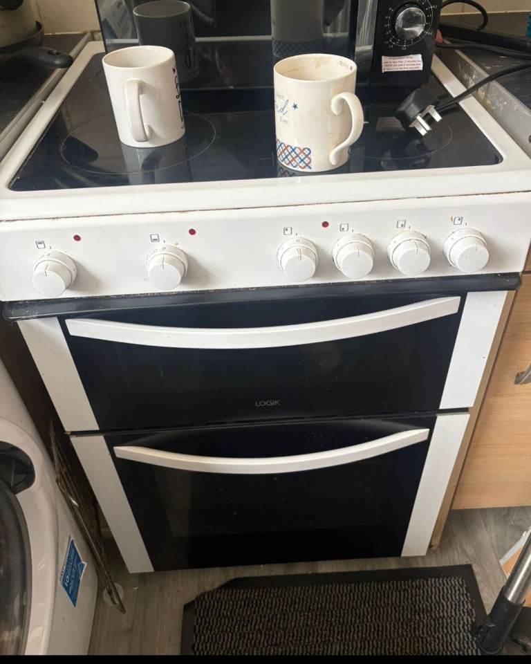 White Electric Freestanding Cooker with Double Oven - Good Condition