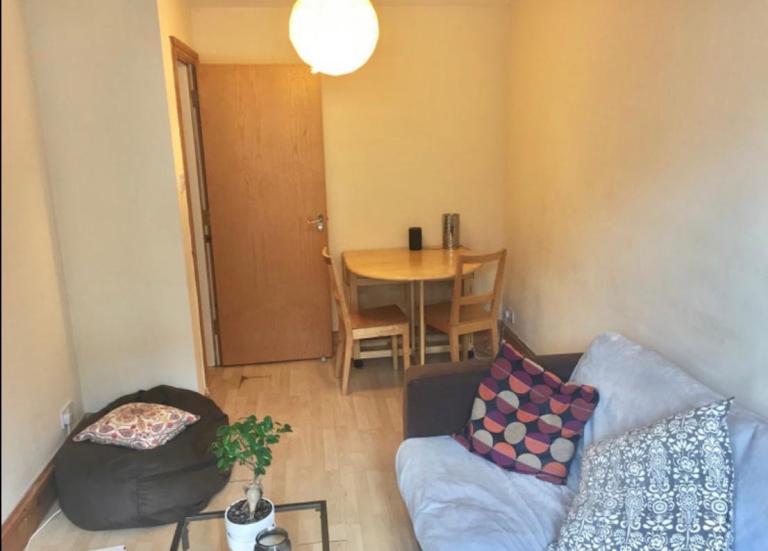 Room available in 2 bed flat share on Gloucester Road right next to the arches 