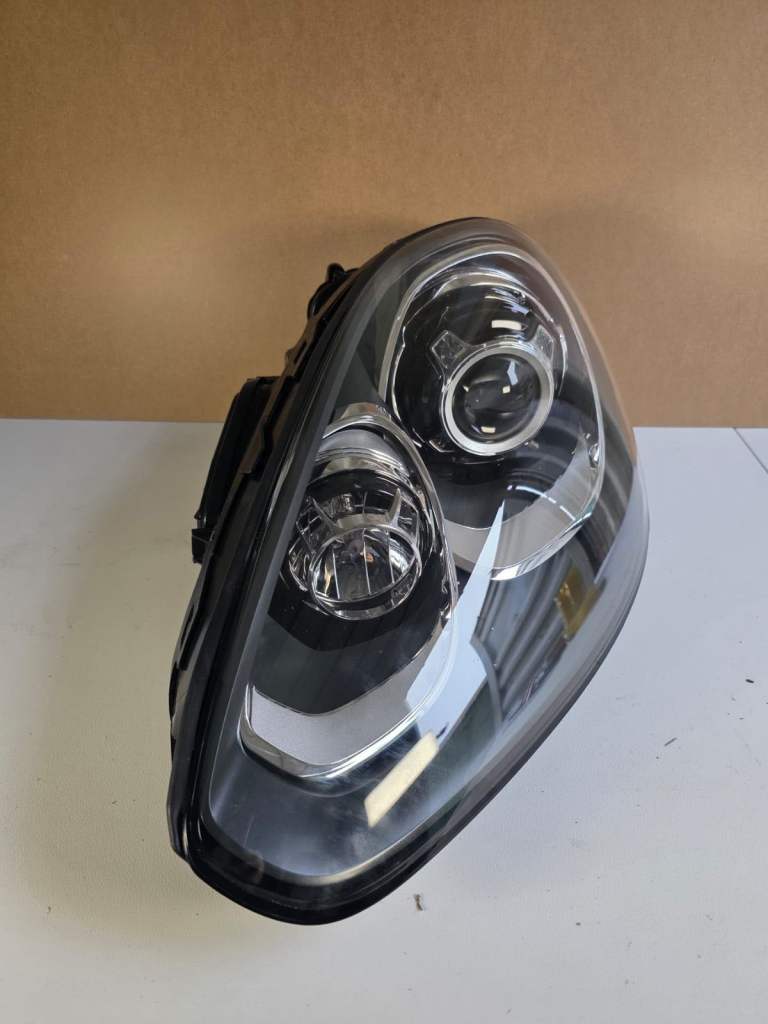 PORSCHE CAYENNE COMPLETE PASSENGER SIDE HEADLIGHT 15-18 GENUINE