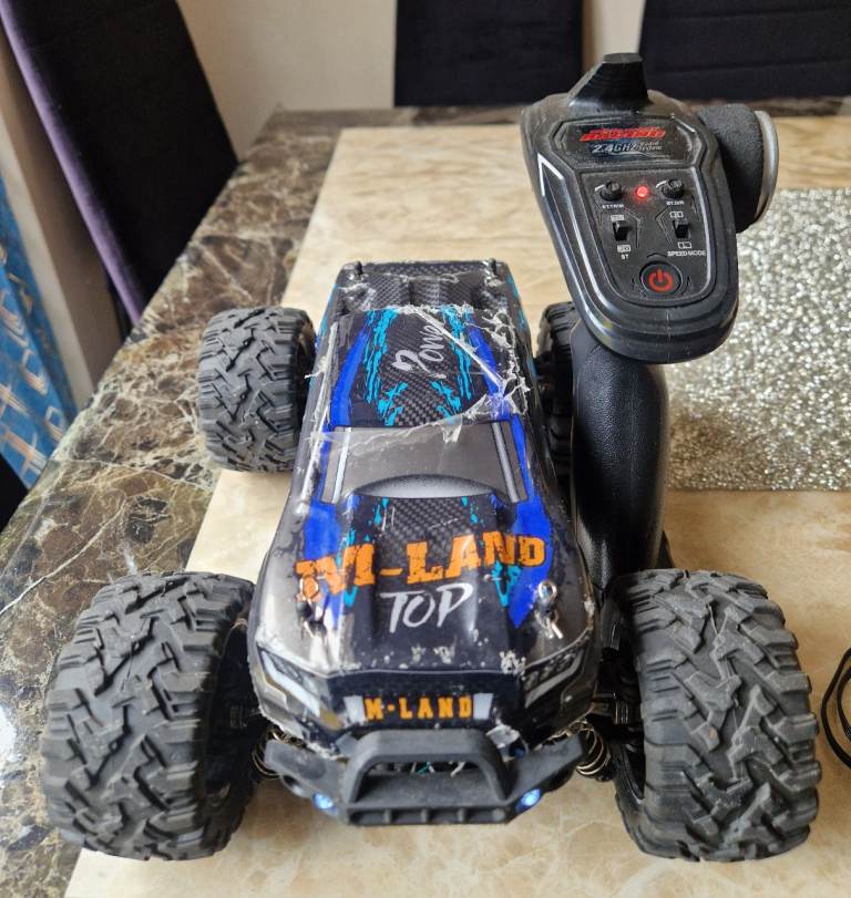 Amewi 22622 M-Land Radio-Controlled RC Monster Truck 1:16