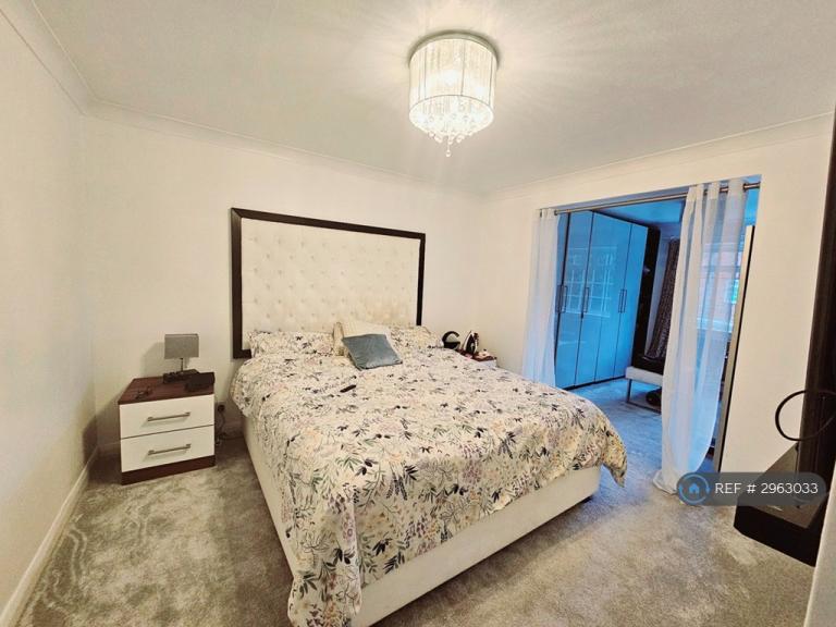 4 bedroom house in Chislehurst Road, Petts Wood, Orpington, BR5 (4 bed) (#2963033)