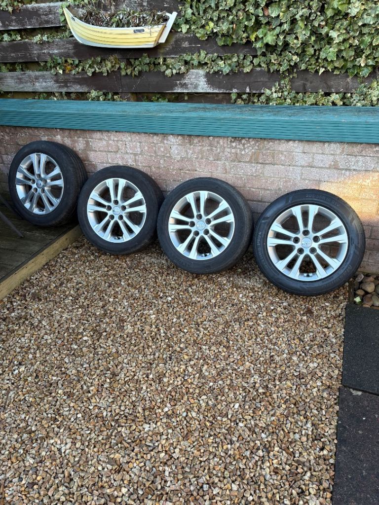 Kia Alloy wheels 16” 