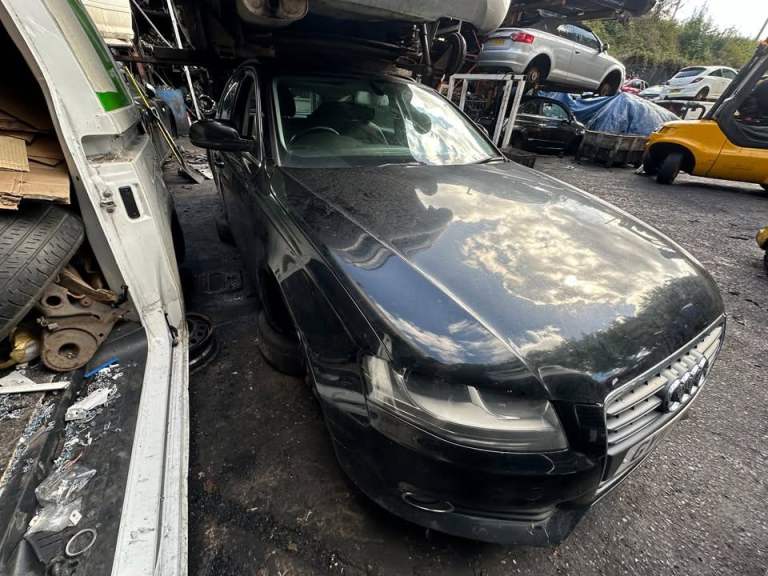 AUDI A4 2010 2.0 DIESEL BREAKING FOR PARTS 