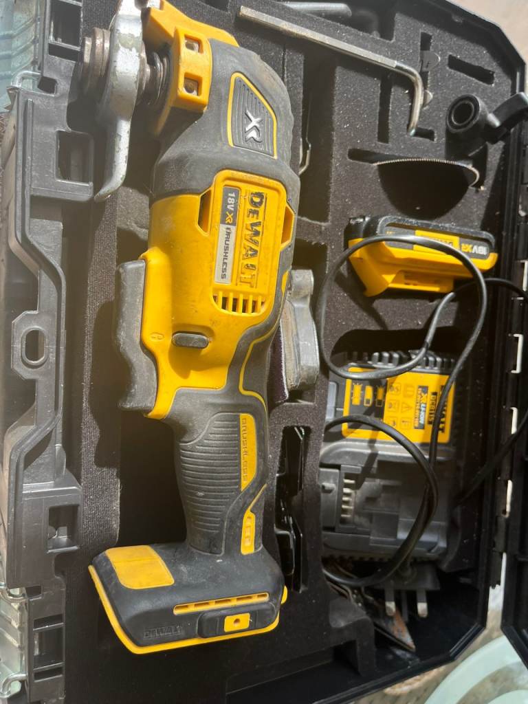 DeWalt Cordless Multi-Tool with Battery and Charger – Good Condition