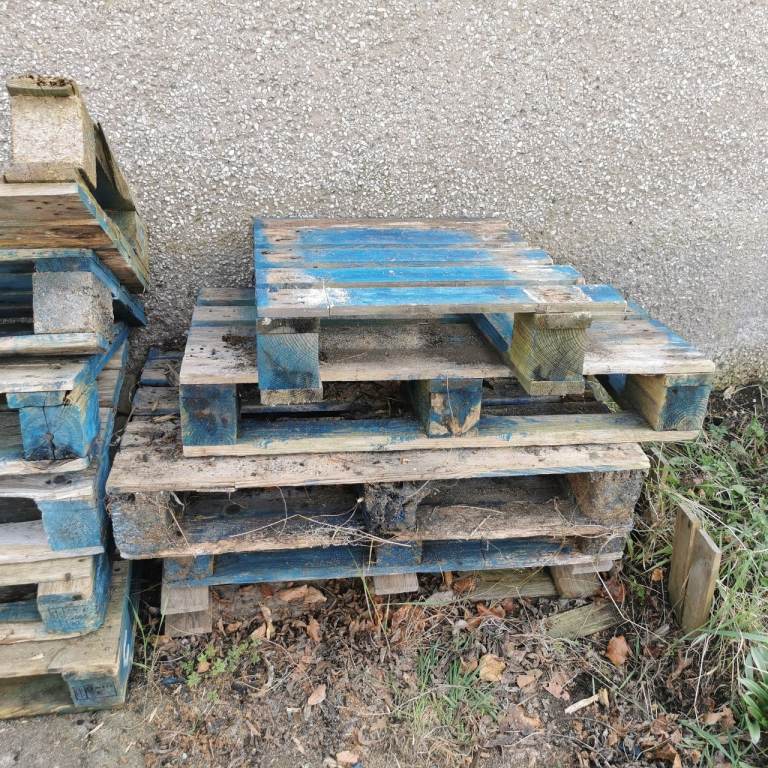 Free wooden pallet