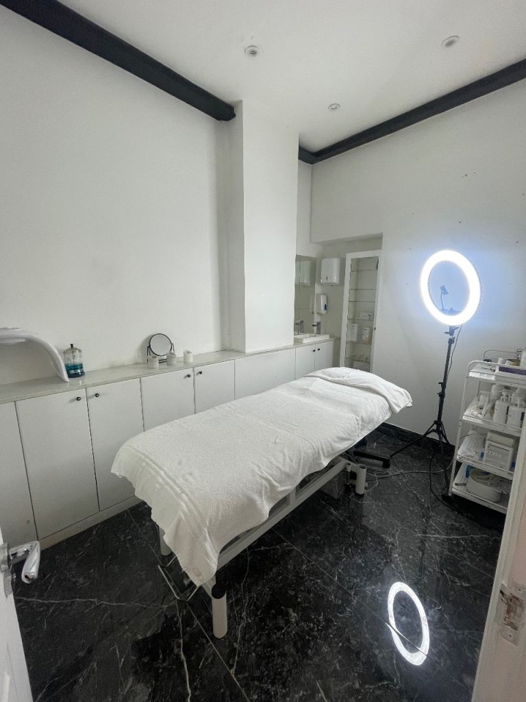 Massage room for rent 