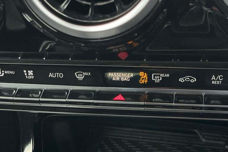 2020 Mercedes-Benz A-Class A180 AMG Line Executive NAVIGATION, HEATED SEATS, REAR CAMERA! Manual ...