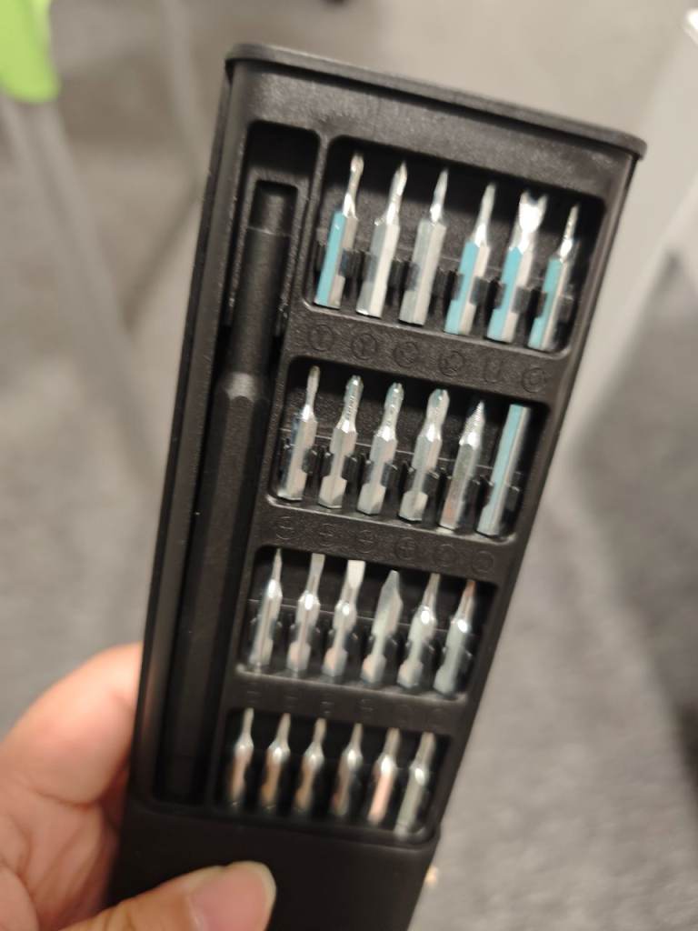 Precision Screwdriver Set with Multiple Bits – As Good As New