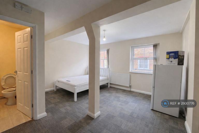 1 bedroom in Jubilee Road, High Wycombe, HP11 (#2930776)