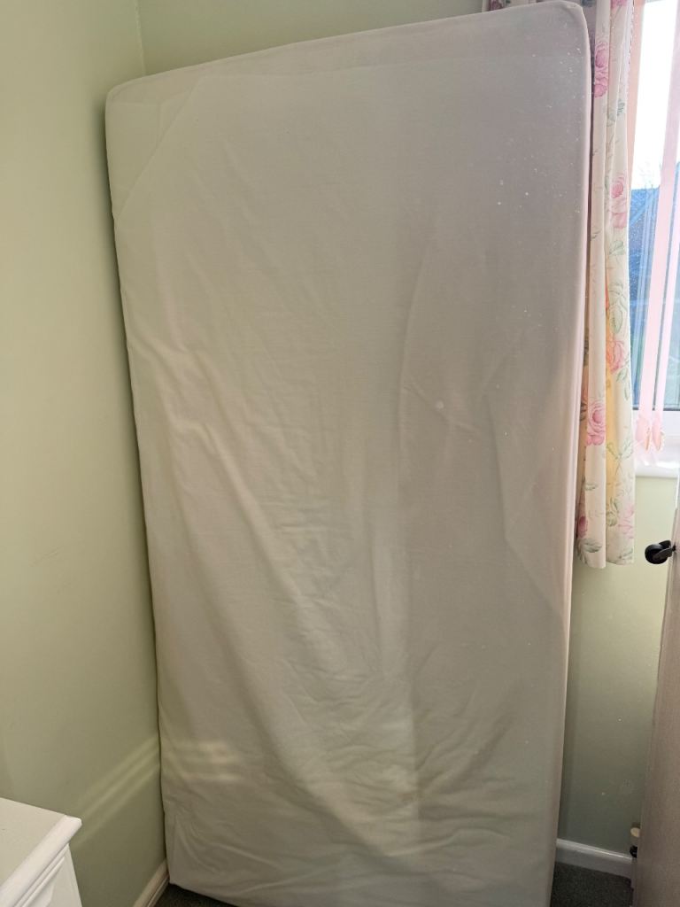 Single bed + mattress + headboard 