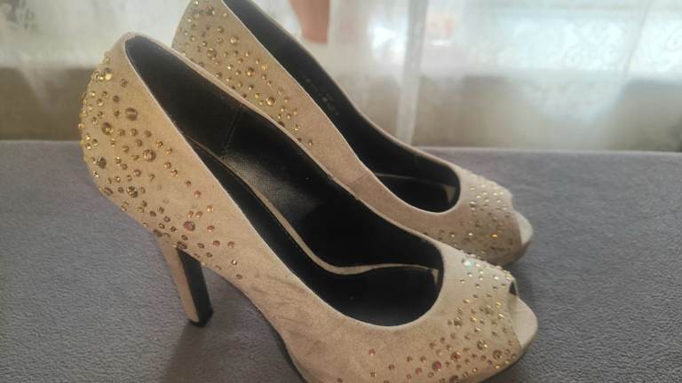 Beige Peep-Toe Heels with Gold Studs - Good Condition