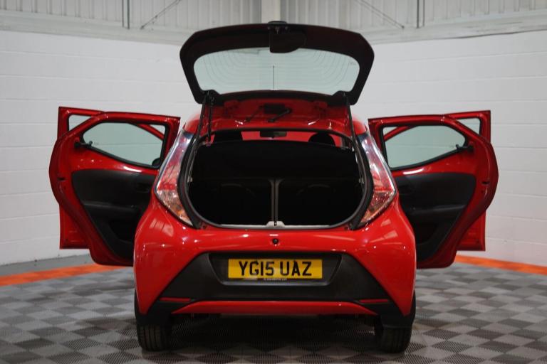 2015 Toyota AYGO 1.0 VVT-i x-play Euro 5 5dr Euro 5 HATCHBACK Petrol Manual
