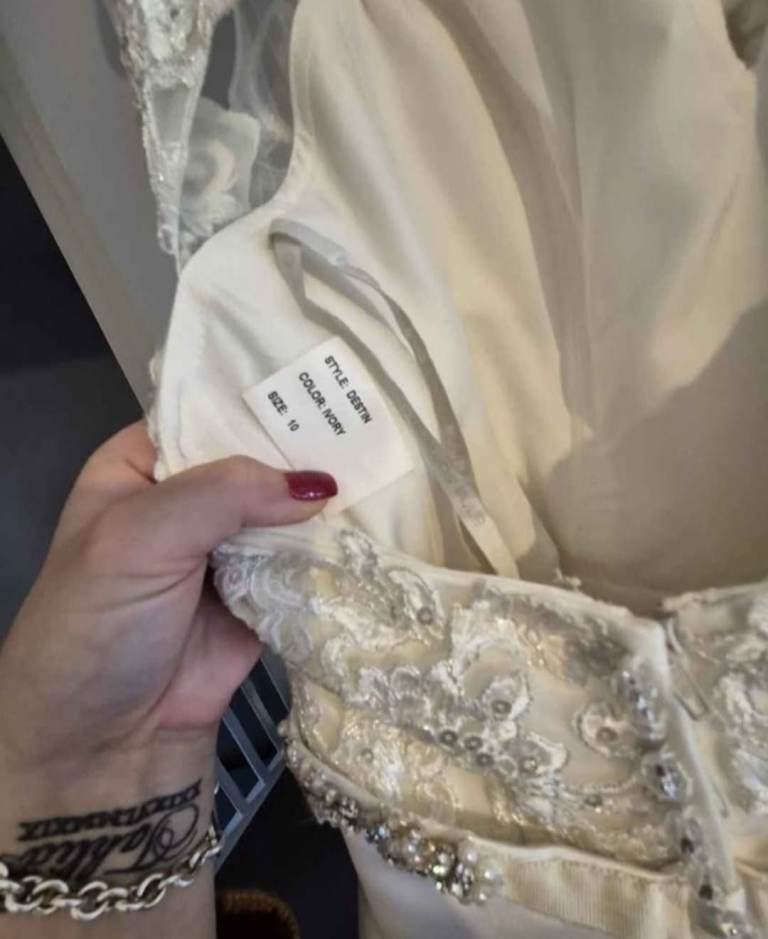 Gorgeous ivory wedding dress (size 10)