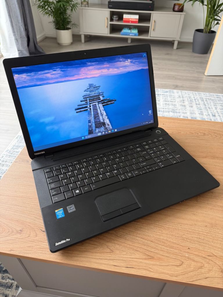 17 Inch Toshiba Windows 11 Laptop