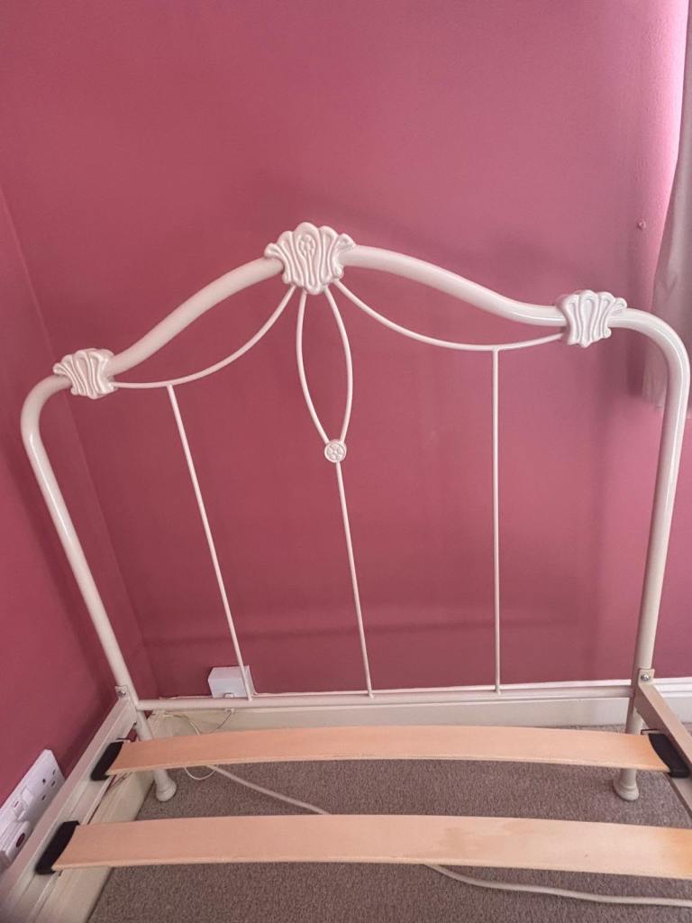 Single Metal Bed Frame with Slats – Cream Good Condition