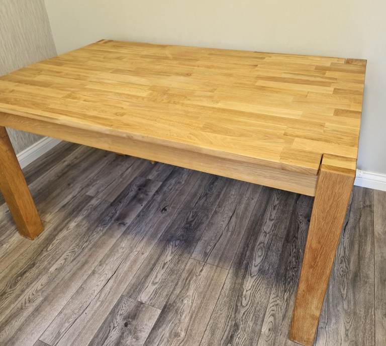 Dining Room Table & Chairs