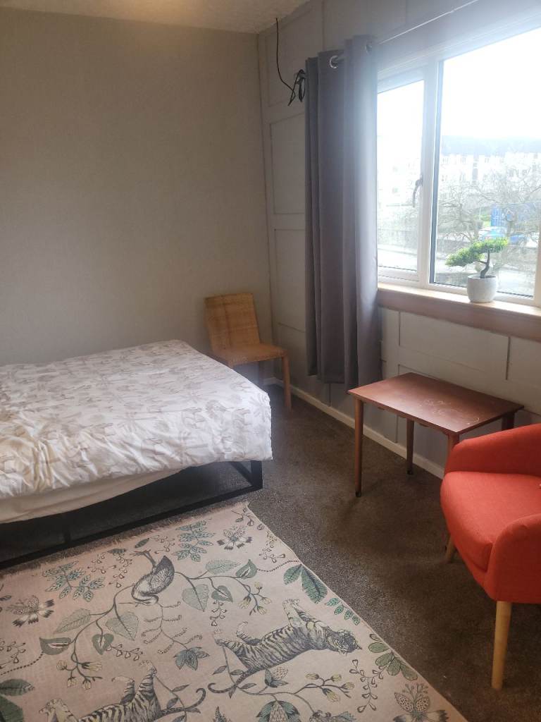 Lovely bright room 