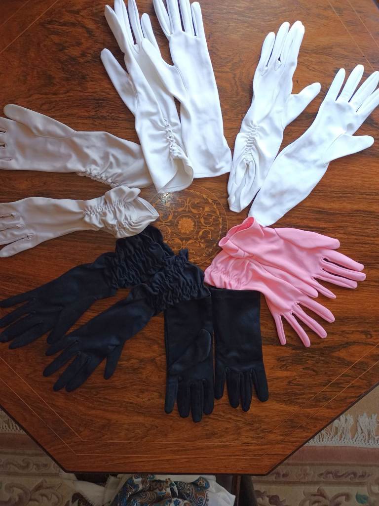 Elegant gloves, ladies, women, theatre, dress, concerts, props, small – vintage