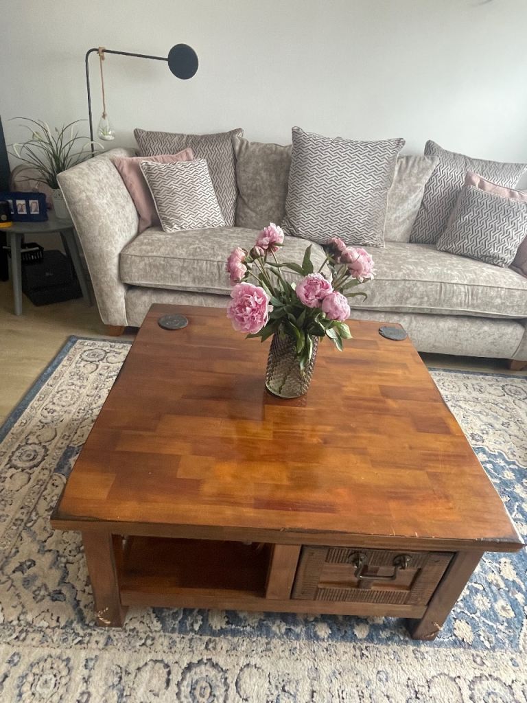 Coffee Table and Matching Nest of Tables 🤎