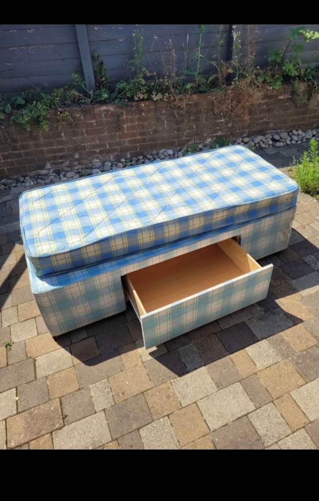 Bed single 