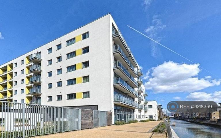 2 bedroom flat in Aqua Vista Square, London, E3 (2 bed) (#1218369)
