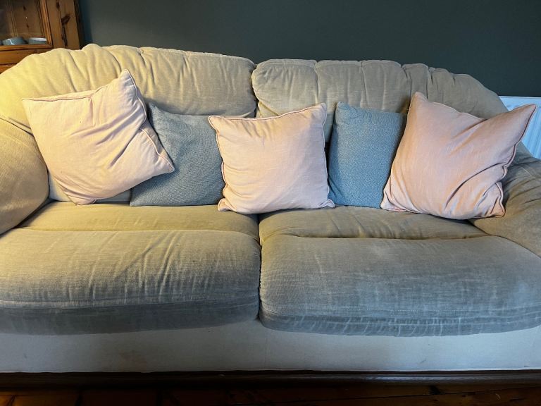 Sofa and 2 armchairs 