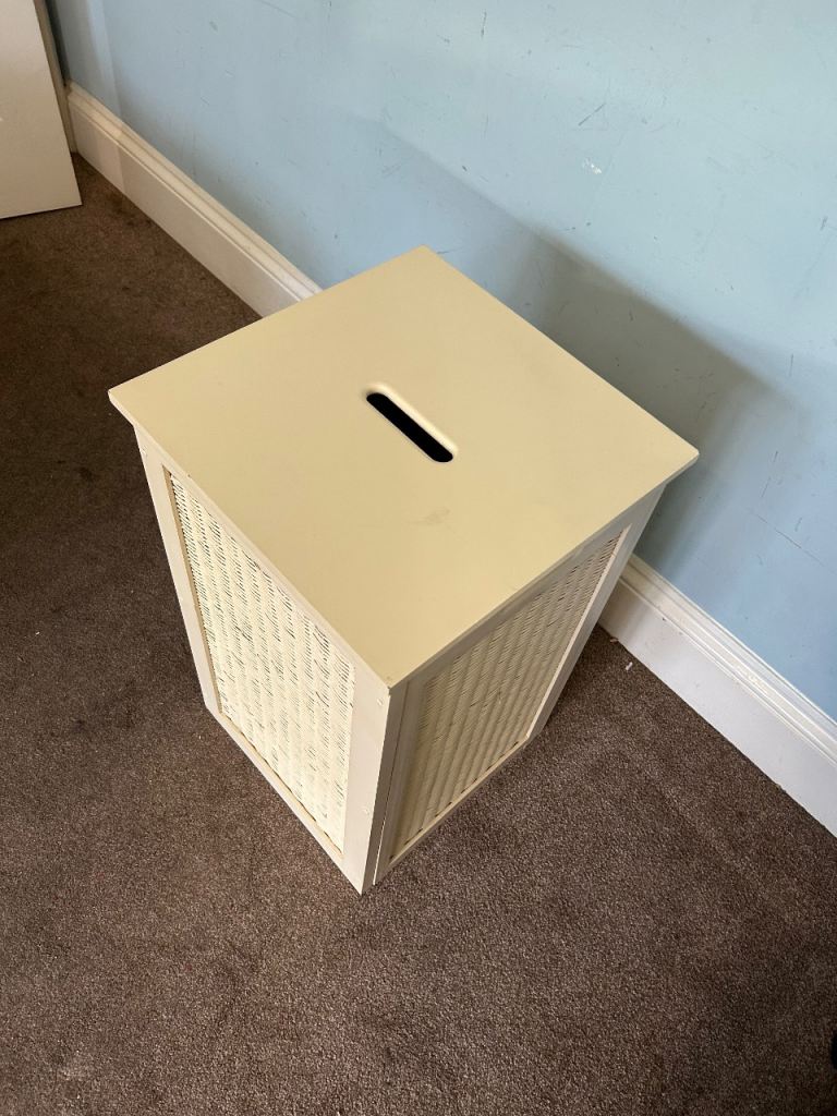 Cream Laundry Basket Wooden and Wicker  H23.5in/60cm W/D14in/36cm Good condition  D220