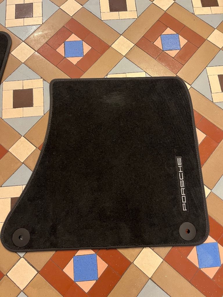 Genuine Porsche Macan Black Carpet Floor Mats – 72 plate – Used Once