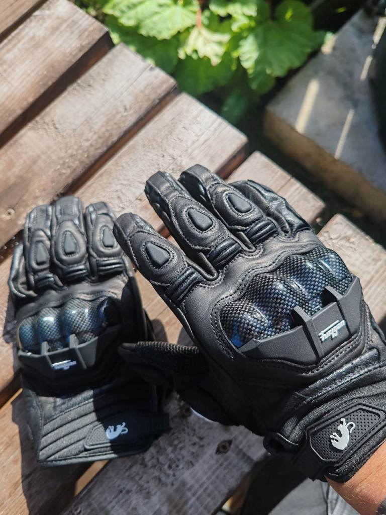 Motorbike leather gloves 