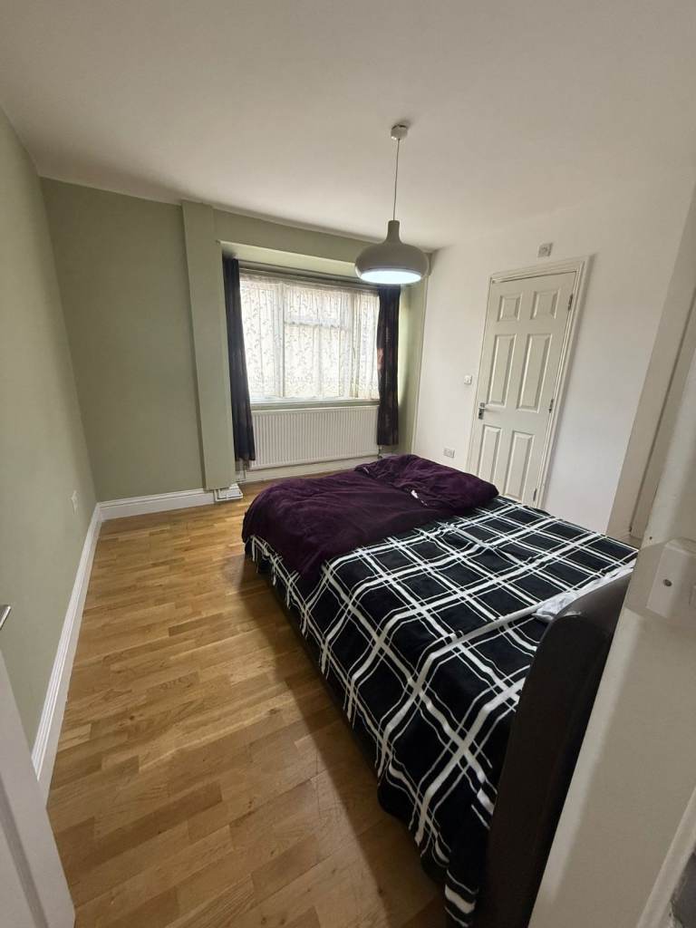 BEAUTIFUL ENSUITE AND DOUBLE ROOMS ABVAILABLE FOR RENT CLOSE TO HEATHROW