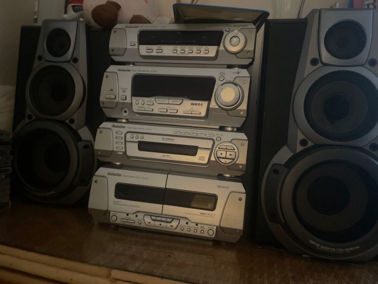 Technics Stereo System with Speakers – Good Condition