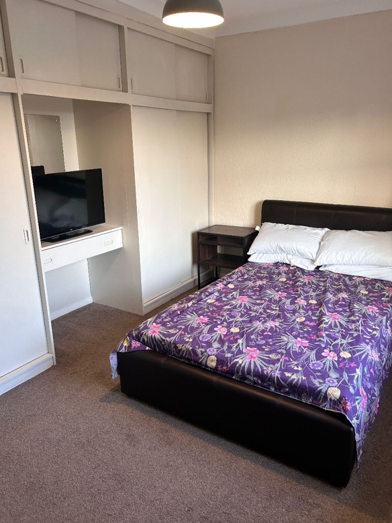 Large double room in clean house next to hill, Northolt, Greenford, Harrow