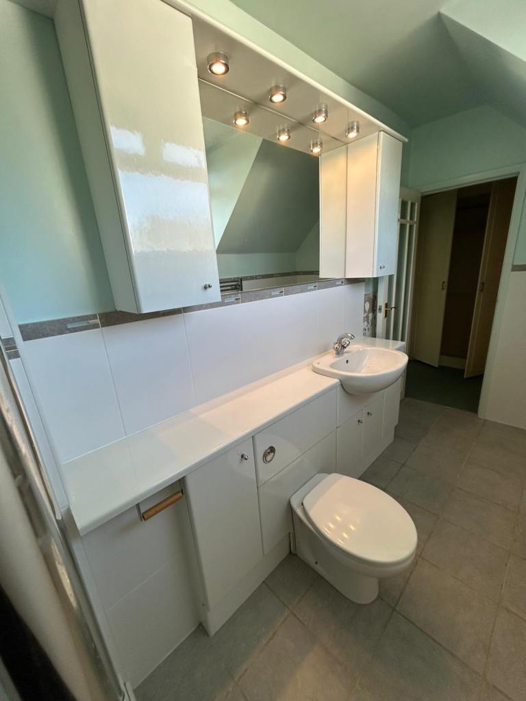 Free en suite bathroom. Shower toilet basin radiator