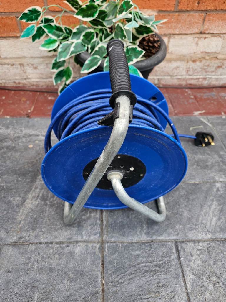 Masterplug 30 Metre Heavy Duty Cable Reel – Blue, Good Condition