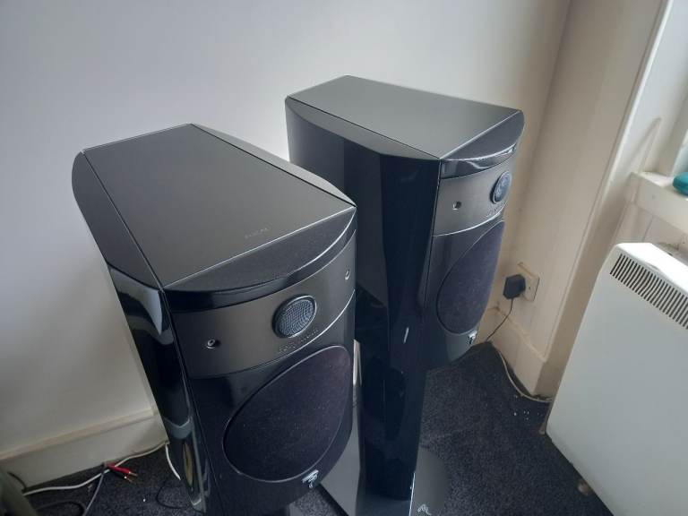 Focal Gloss Black Floor-Standing Speakers – Good Condition