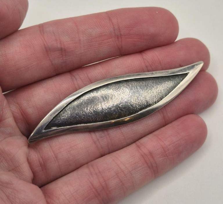 Hallmarked London 1996 silver modernist style brooch