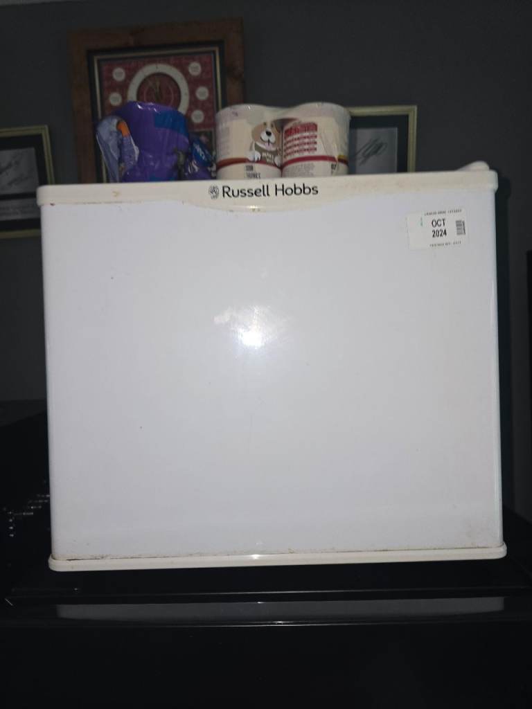 Mini fridge 