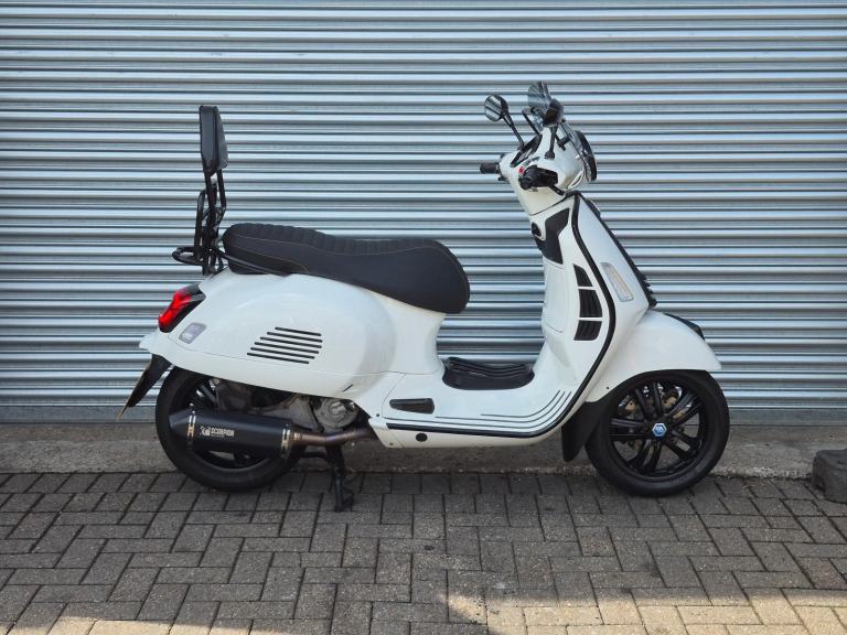 Piaggio Vespa GTS 300 SuperSport