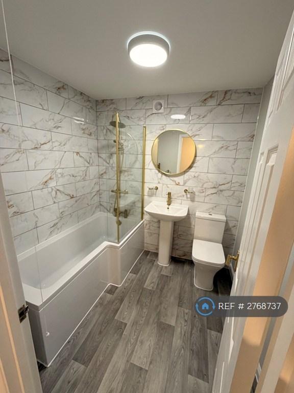 2 bedroom flat in Maidstone Road, Rochester, ME1 (2 bed) (#2768737)