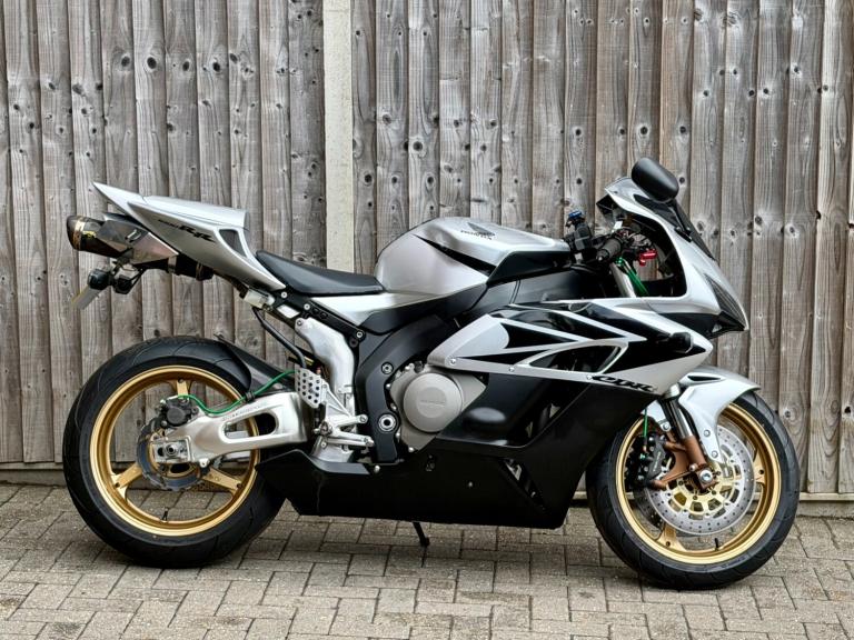 HONDA CBR 1000 RR FIREBLADE 2006 (06) SUPER SPORT + LOW MILES + TWO BROTHERS EXH