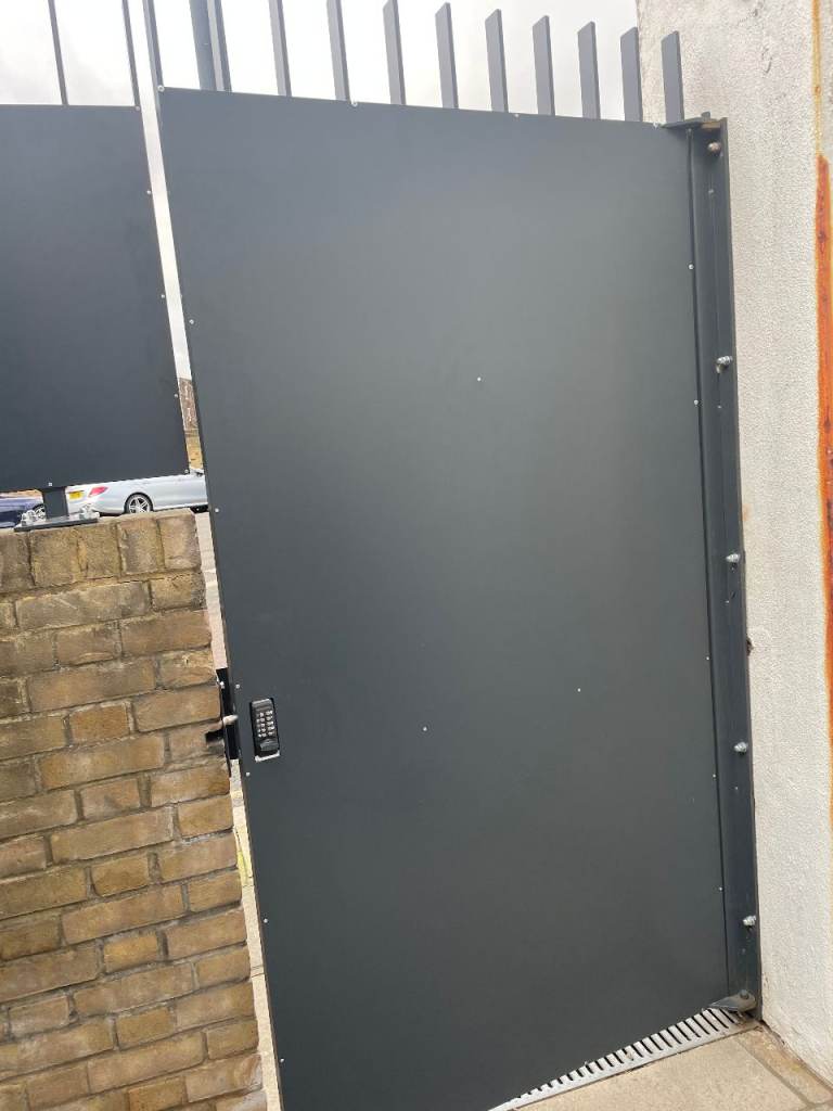 Robust Grey steel side panel gate with Lock