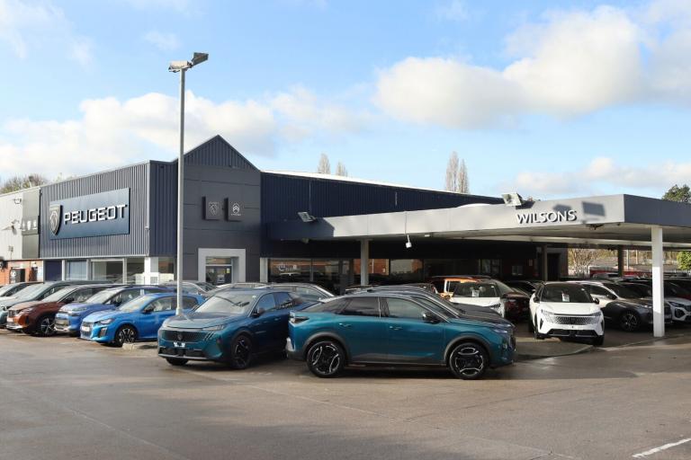 2022 Peugeot 5008 1.2 PureTech Allure Premium+ 5dr EAT8 HATCHBACK PETROL Automatic